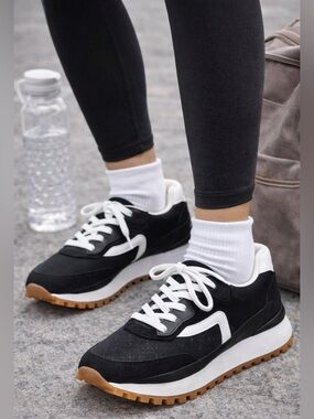 Steve Madden NEW 9M Black and White Women's Sneakers